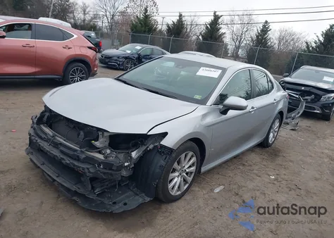 2018 Toyota Camry Le из США, поврежденный, VIN 4T1B11HK1JU610321